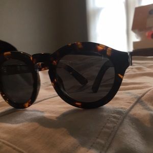 Diff tortoise shell glasses